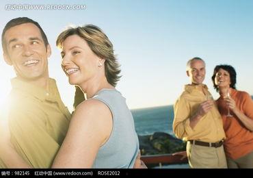 国产夫妻免费,浪漫温馨,共度美好时光